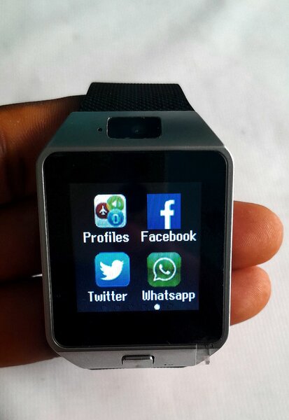 Montre connectée DZ09