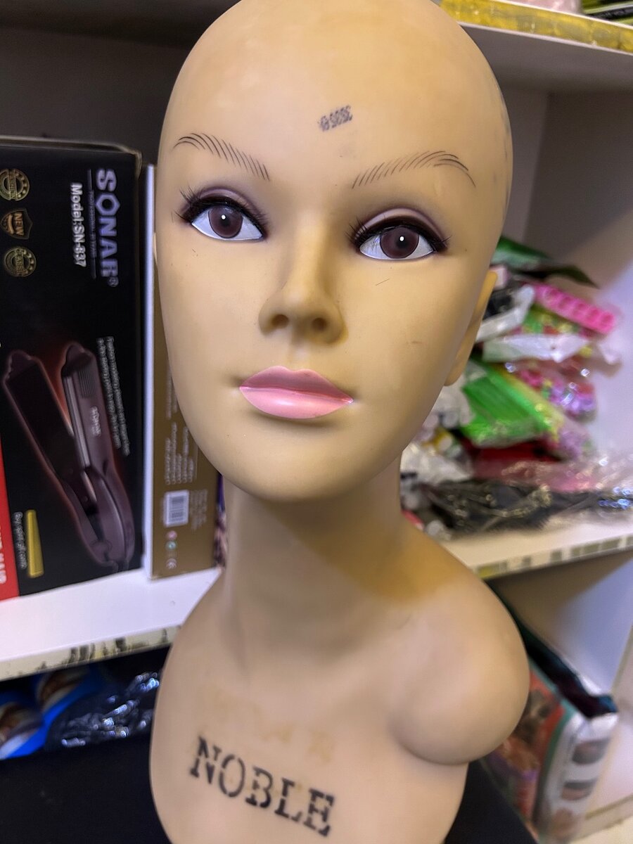 Piercable Half-shoulder Mannequin/Dummy head.