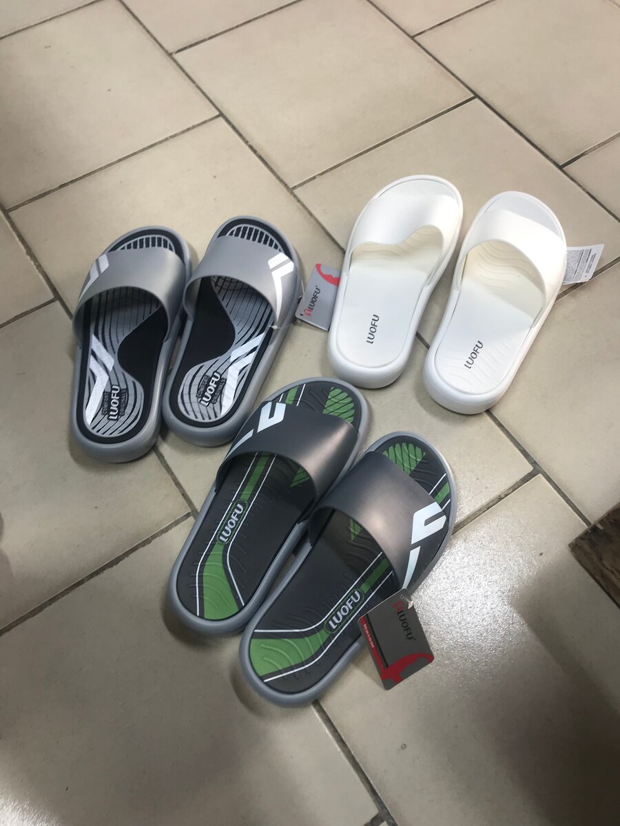 Claquettes modernes unisexes