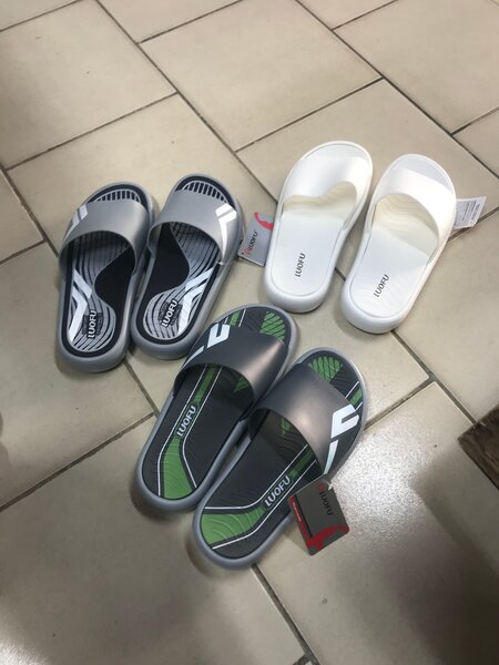 Claquettes modernes unisexes