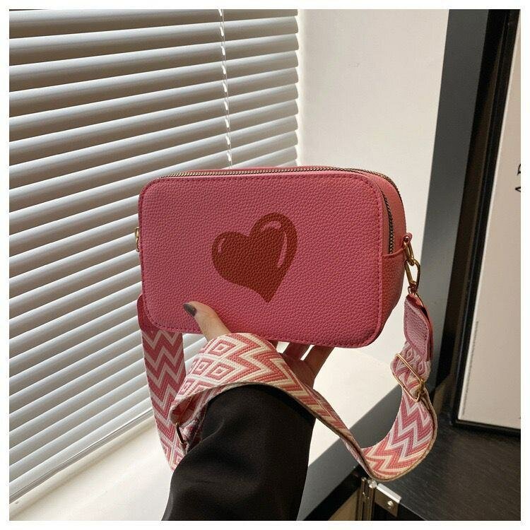 Sac bandoulière motif cœur