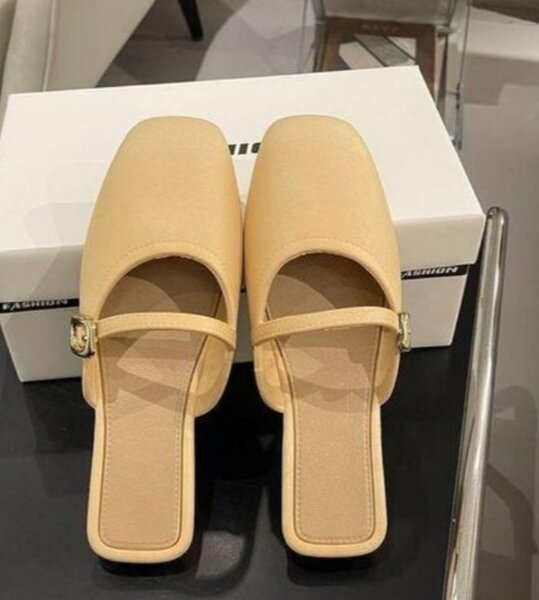 Mules à talons beiges élégants