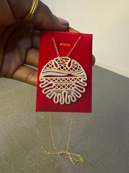 Pendentif élégant doré