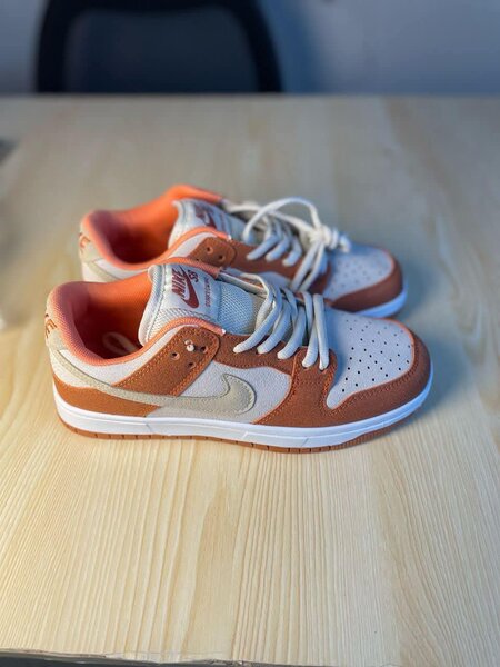 NIKE SB DUNK LOW ORANGE