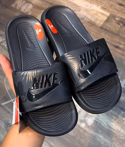 Claquettes Nike Noires Unisexes