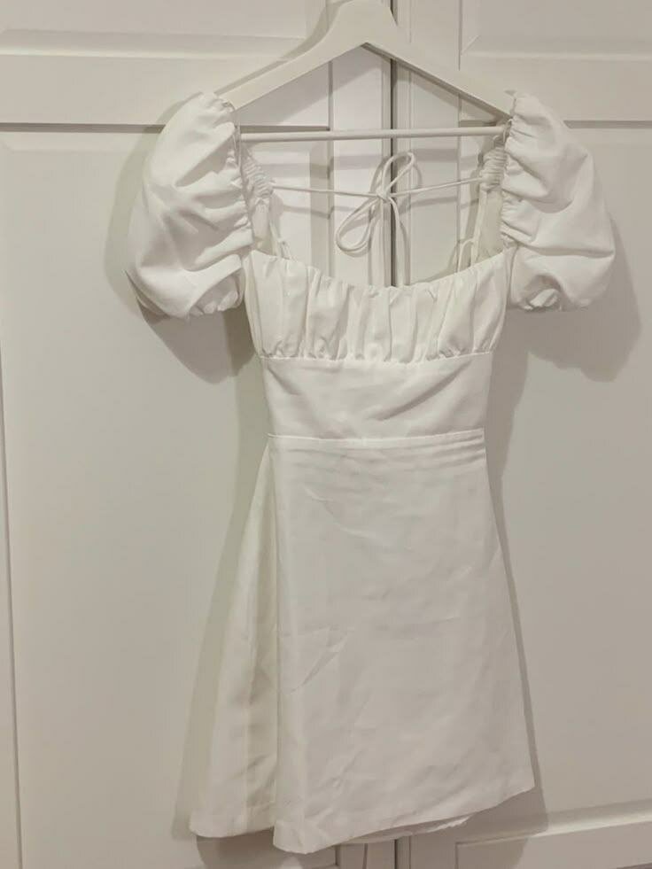 Robe d'été blanche élégante