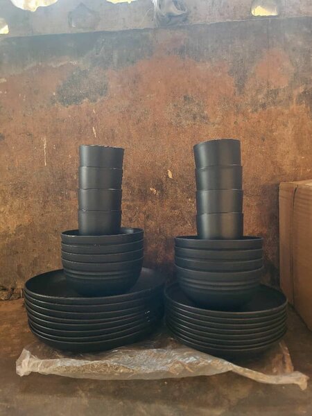 Plastic dinnerware set