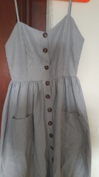 Robe d'été à boutons à rayures