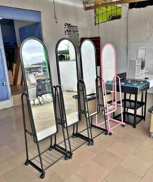 Miroir sur Pied avec Roulettes