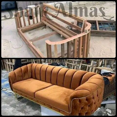 Canapé marron en velours capitonné