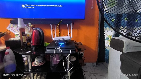 Console PS4 avec manette