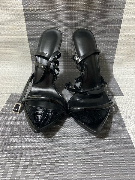 Sandales à talons aiguilles