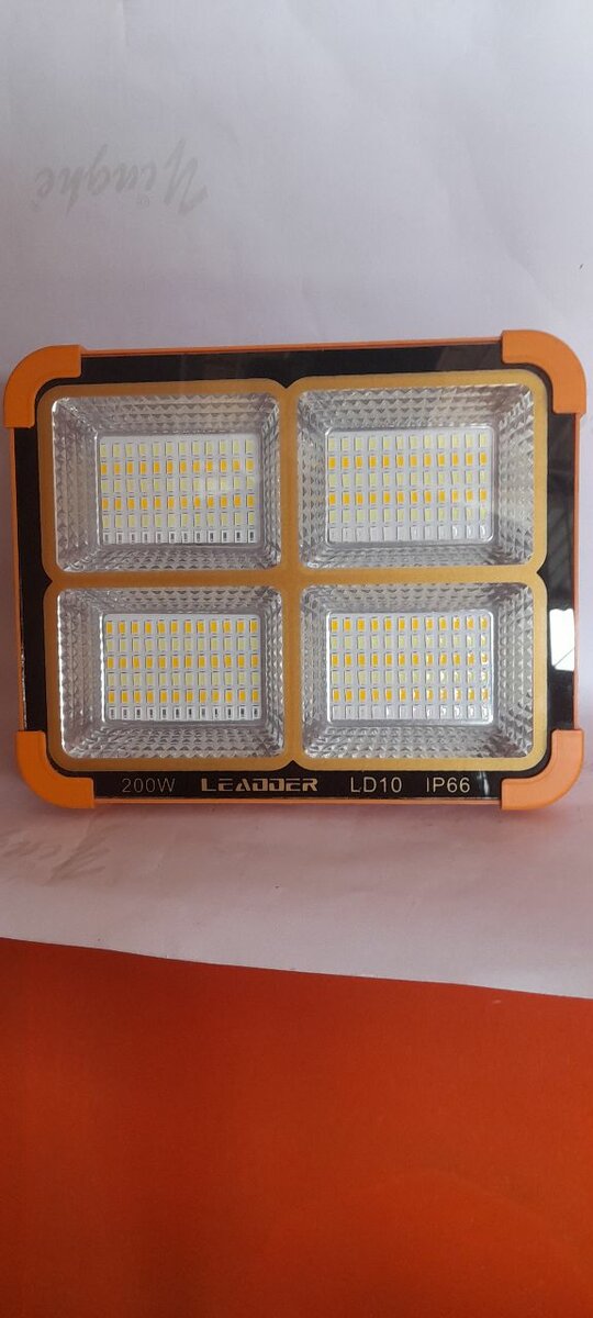 Projecteur LED solaire 200W