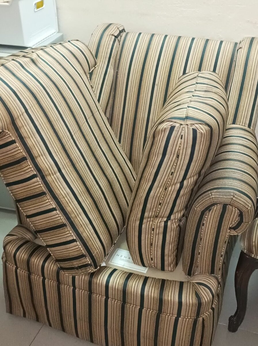 Fauteuil rayé confortable