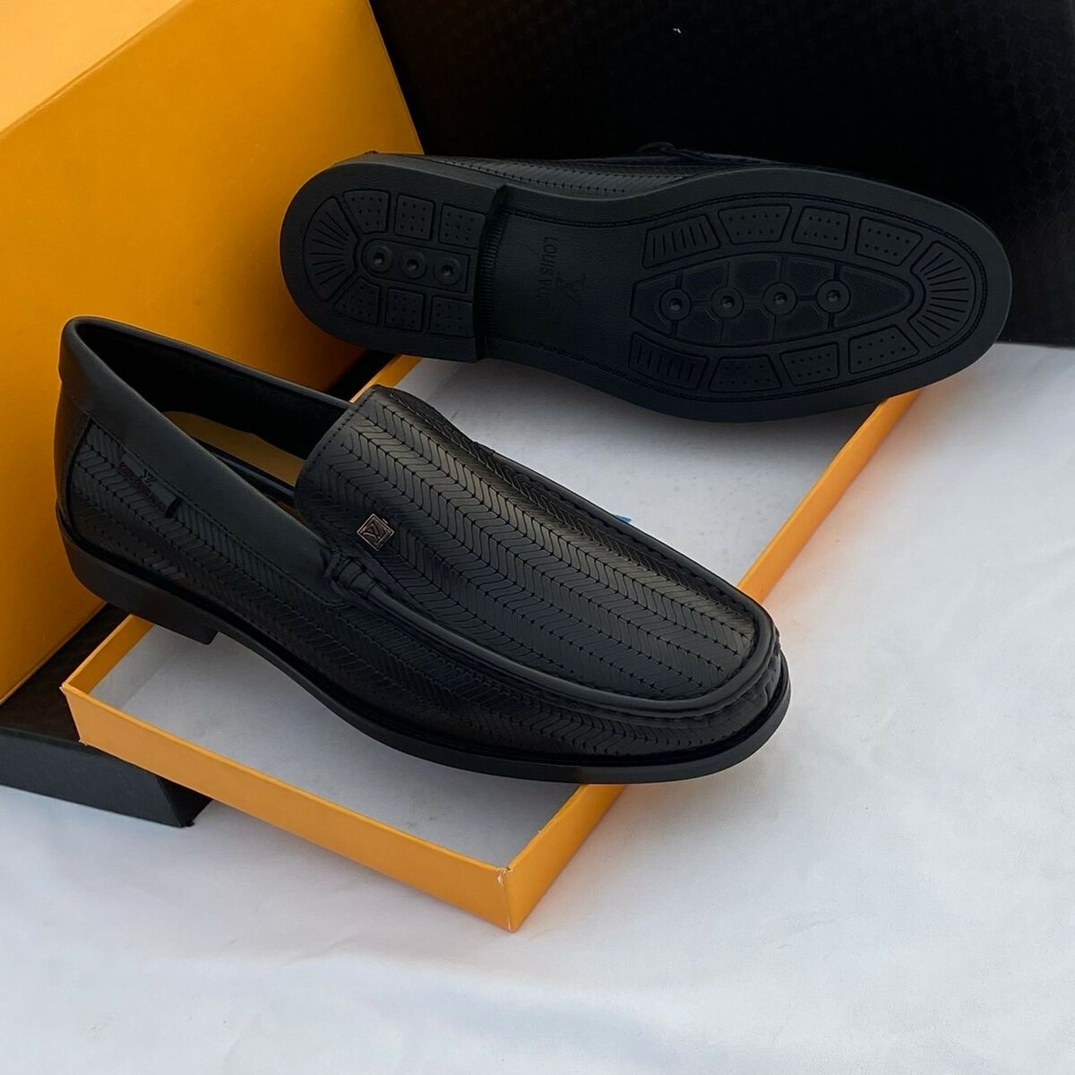 LOUIS VUITTON CLASSIC WEAR