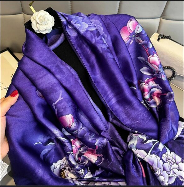 Foulard  en soie florale
