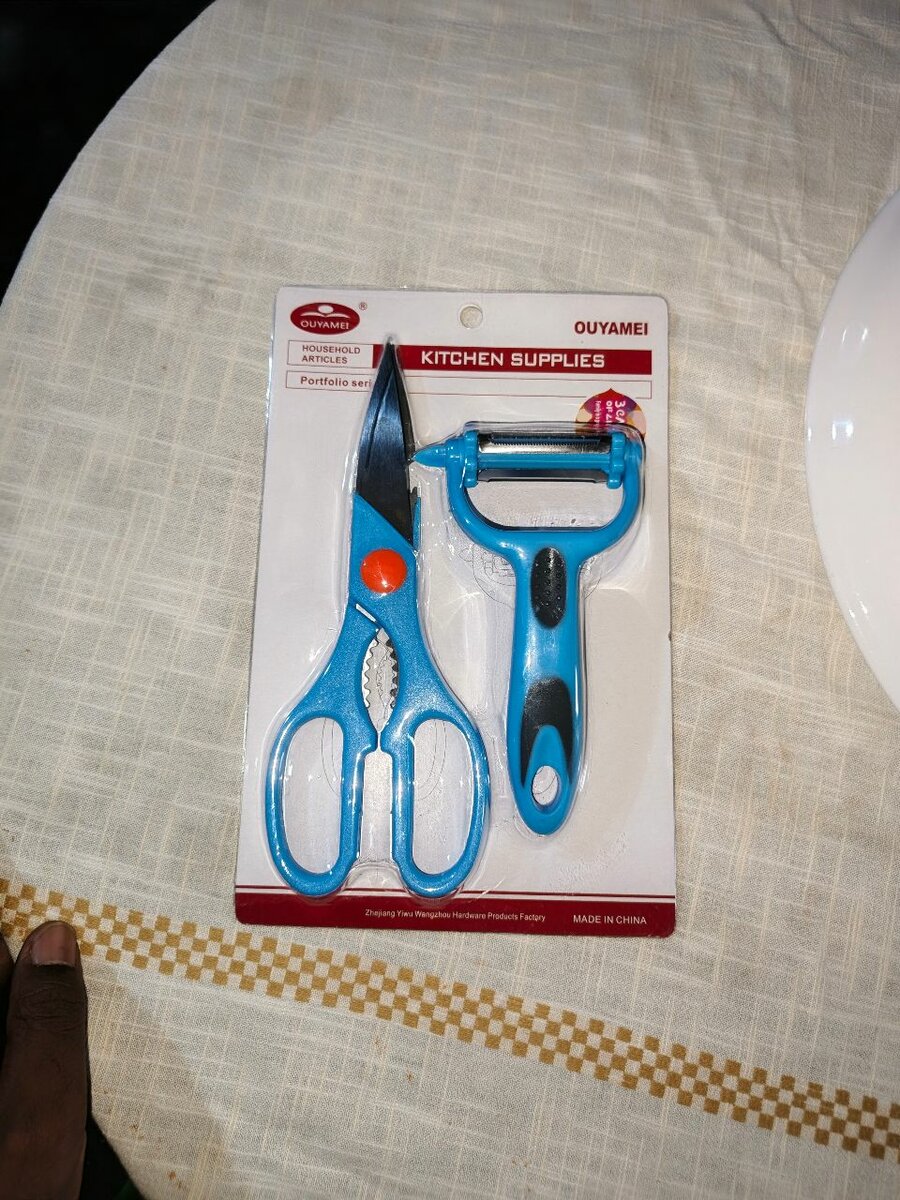 Ensemble Ciseaux et Éplucheur