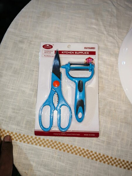 Ensemble Ciseaux et Éplucheur