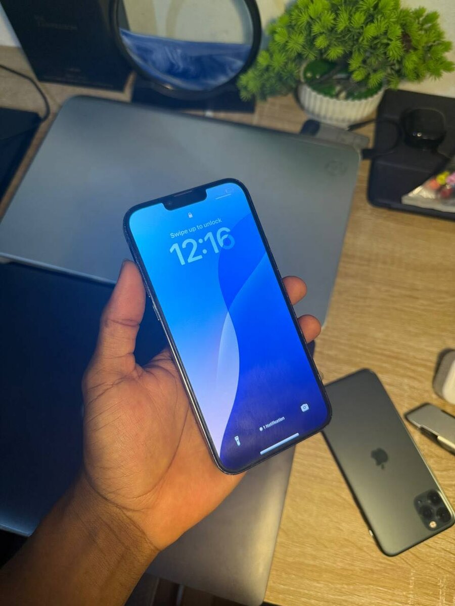 13 pro max 512gb Factory unlocked  Face ID and True Tone