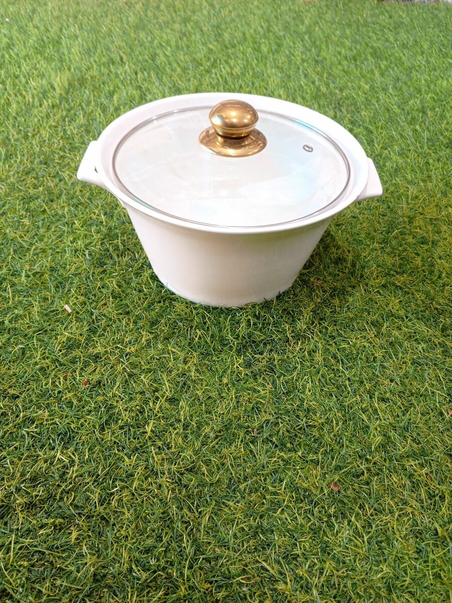 Ceramic soup pot with lid