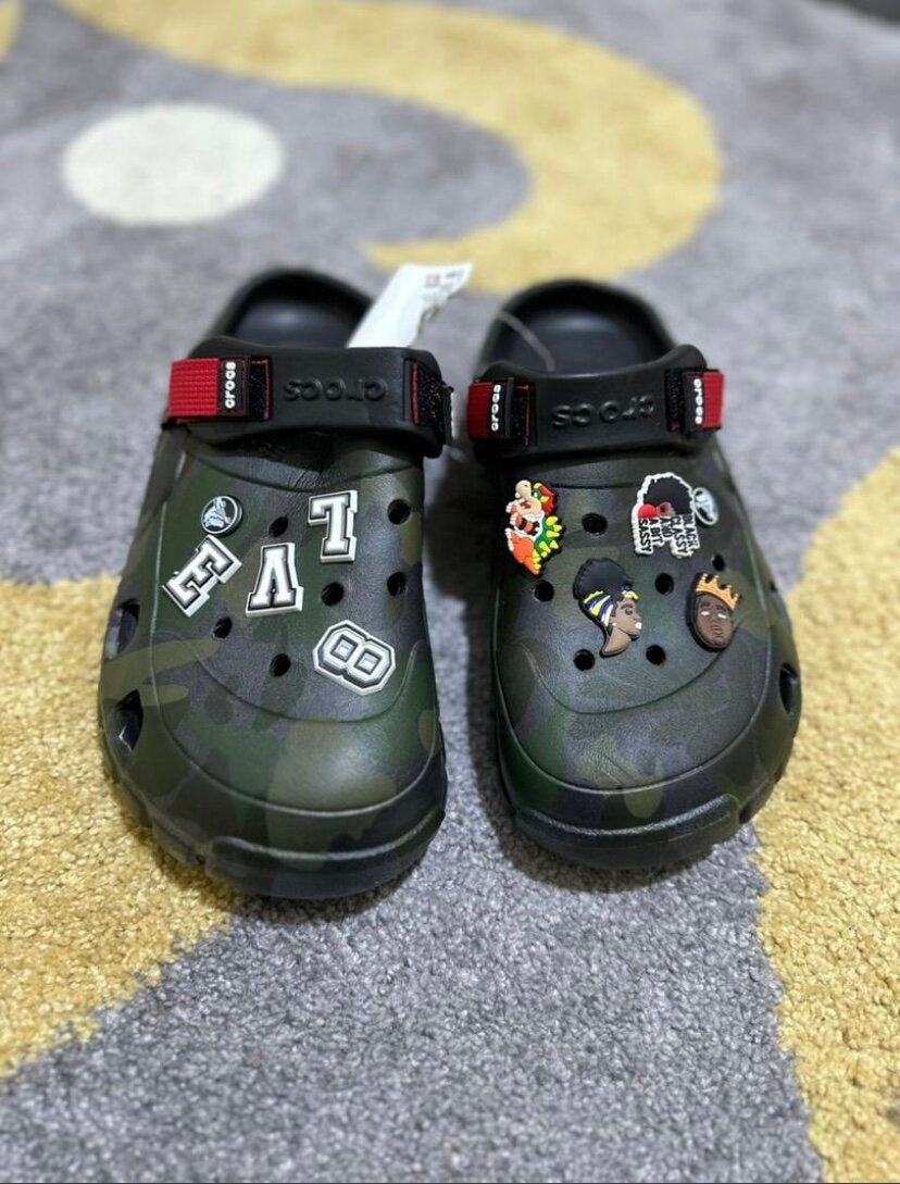 Sabots unisex avec charms tendance