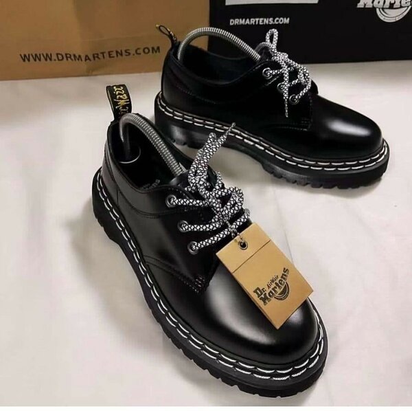 Chaussures basses noires stylées