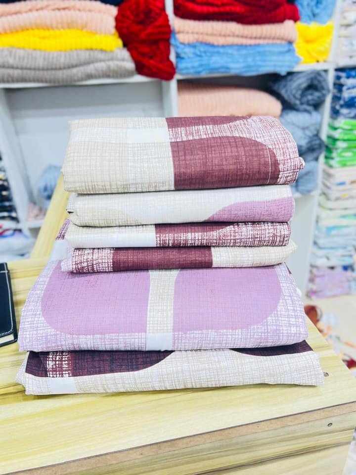  set includes 2 flat bedsheets and 4 standard pillowcases.