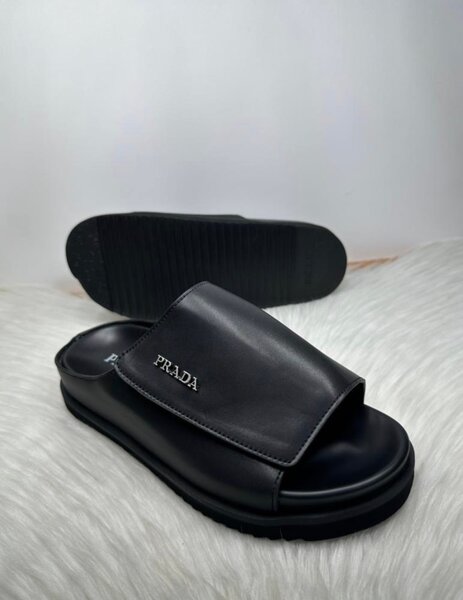 Sandales en cuir noir luxe