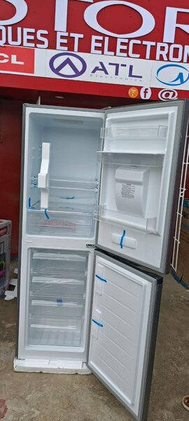 Réfrigérateur double porte moderne