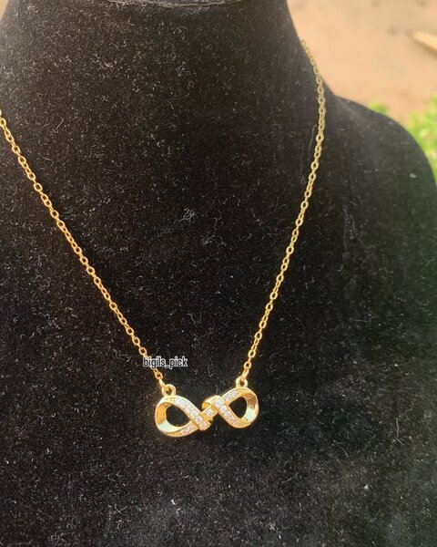 Elegant twisted necklace