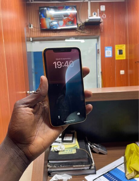 iPhone11  Jaune 64 Go