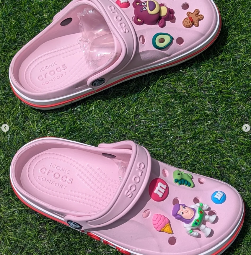 Crocs with gibits 