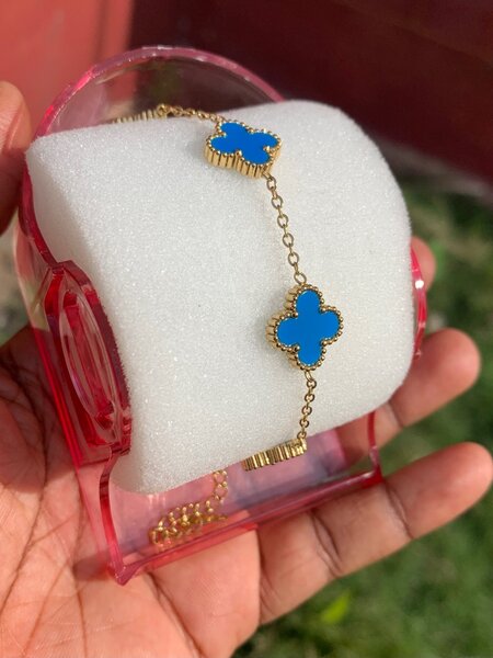 Multi Pearl Clover Bracelet (light blue )