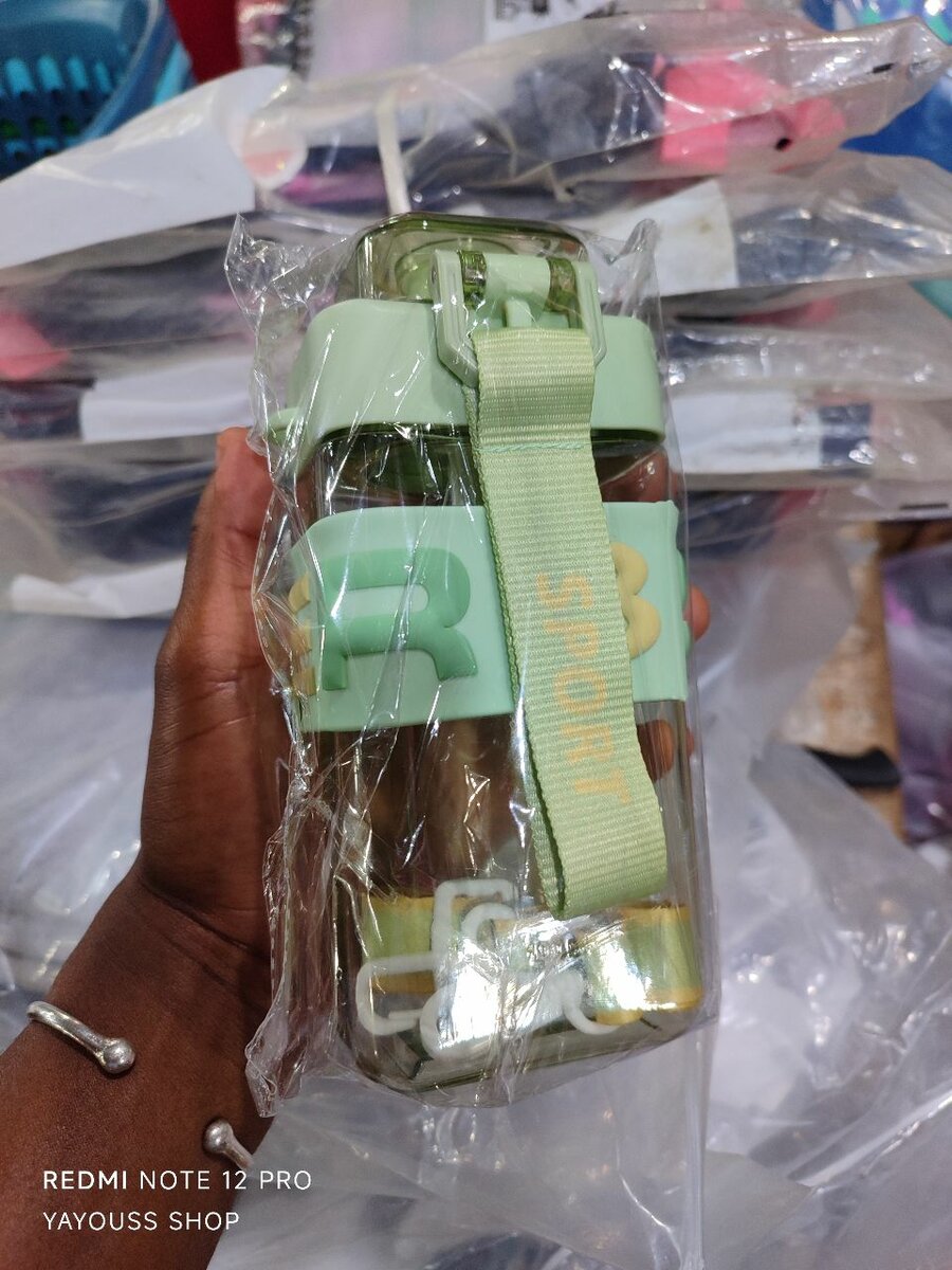 Bouteille d'eau en plastique portable