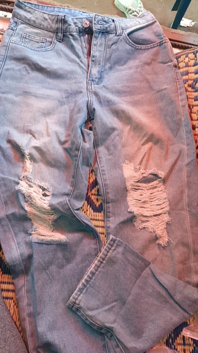 Jeans déchirés tendance