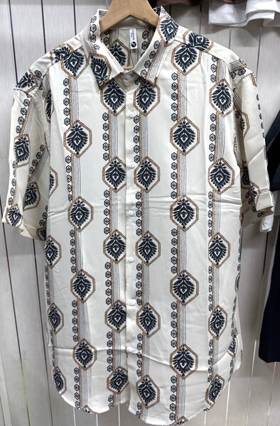 Chemise à motifs colorés