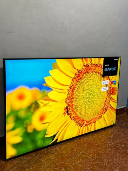 Samsung Crystal UHD 65 inches TV