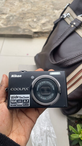 Nikon Coolpix S570 Digital Camera