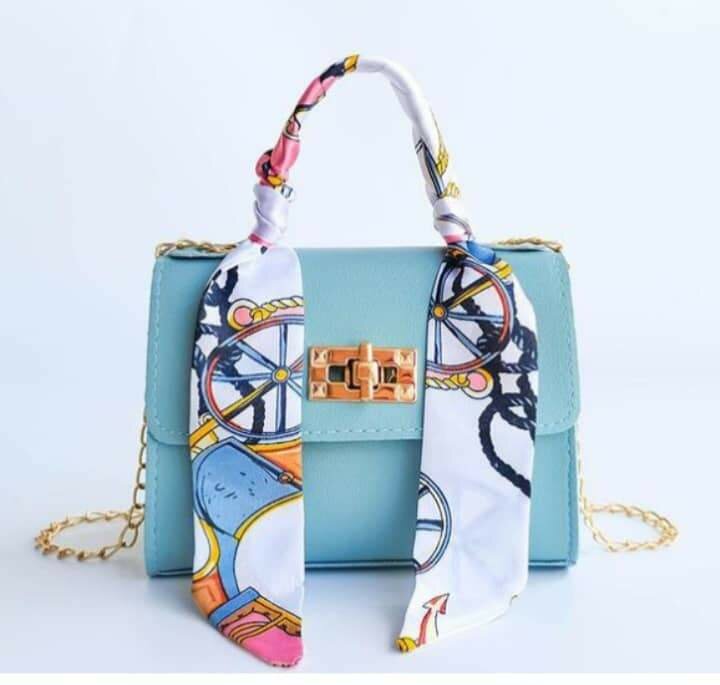 Sac à main bleu chic