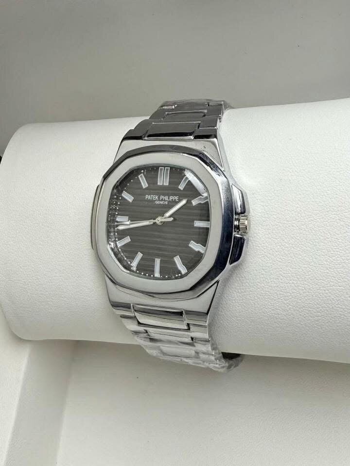 Montre casio élégante en acier