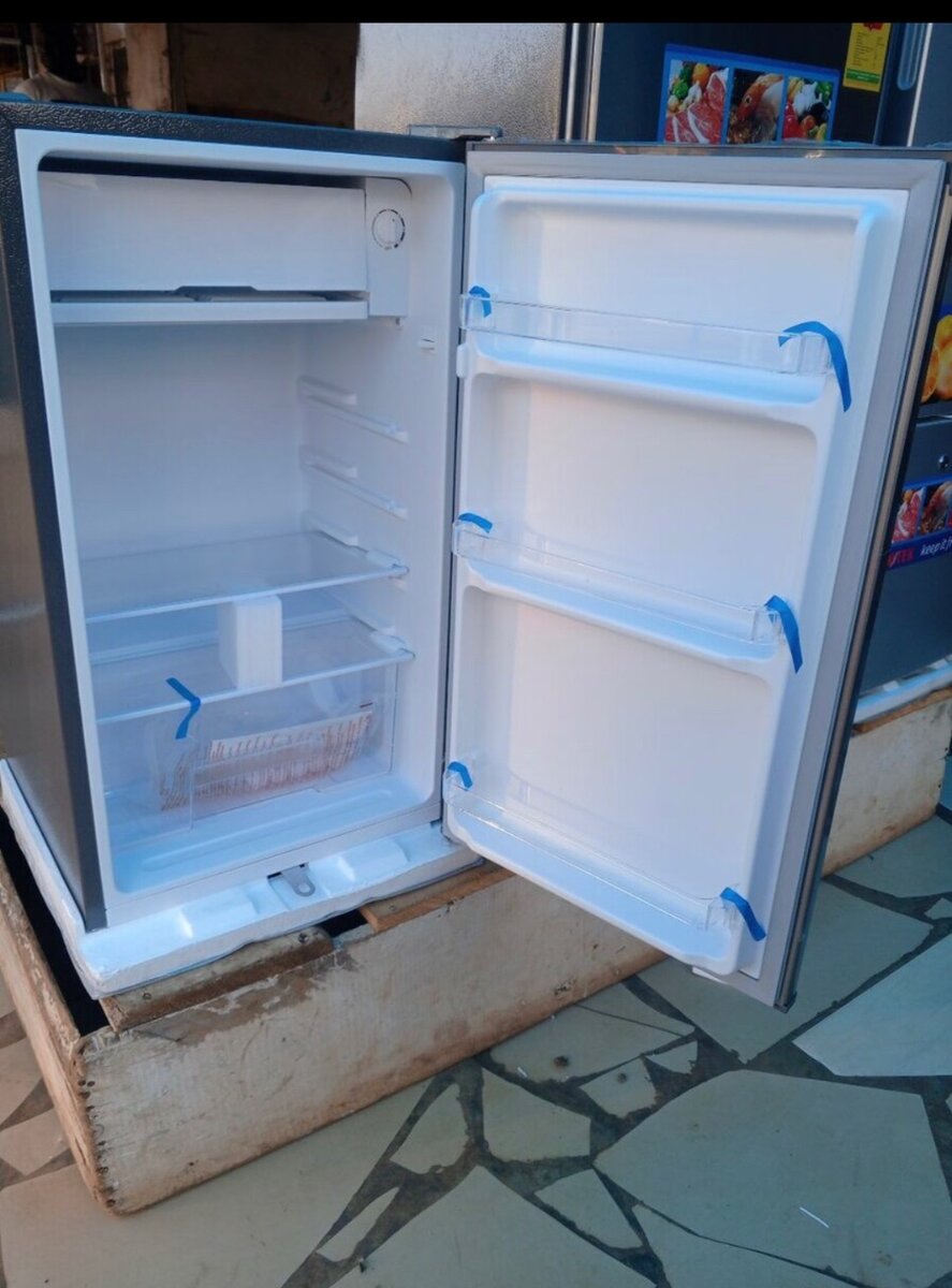 Unitek table top fridge