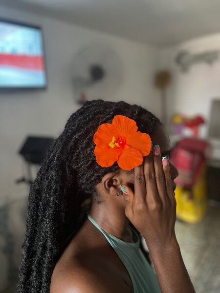 Fleur artificielle pour cheveux