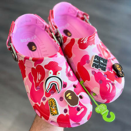Crocs BAPE rose