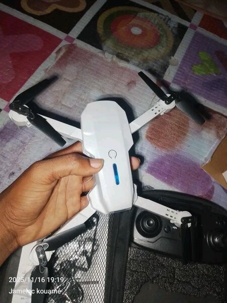 Drone pliant compact E88 Pro