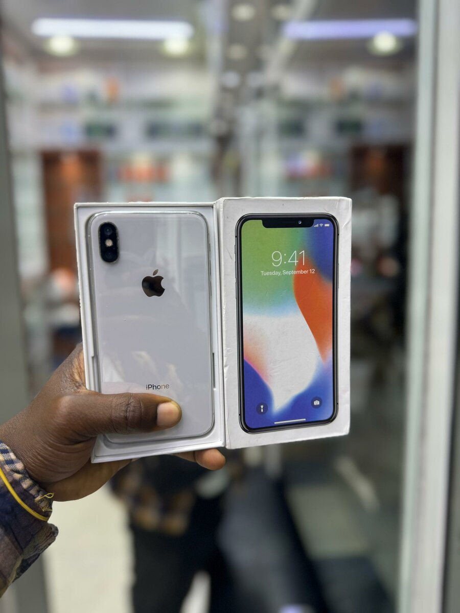 iPhone X 64Go très propre avec