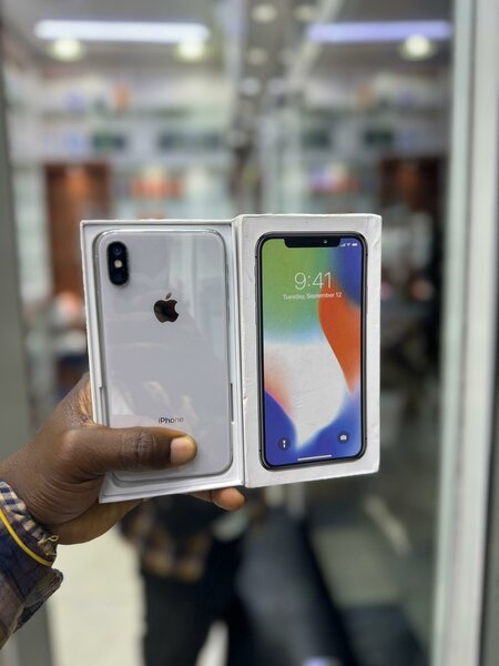 iPhone X 64Go très propre avec