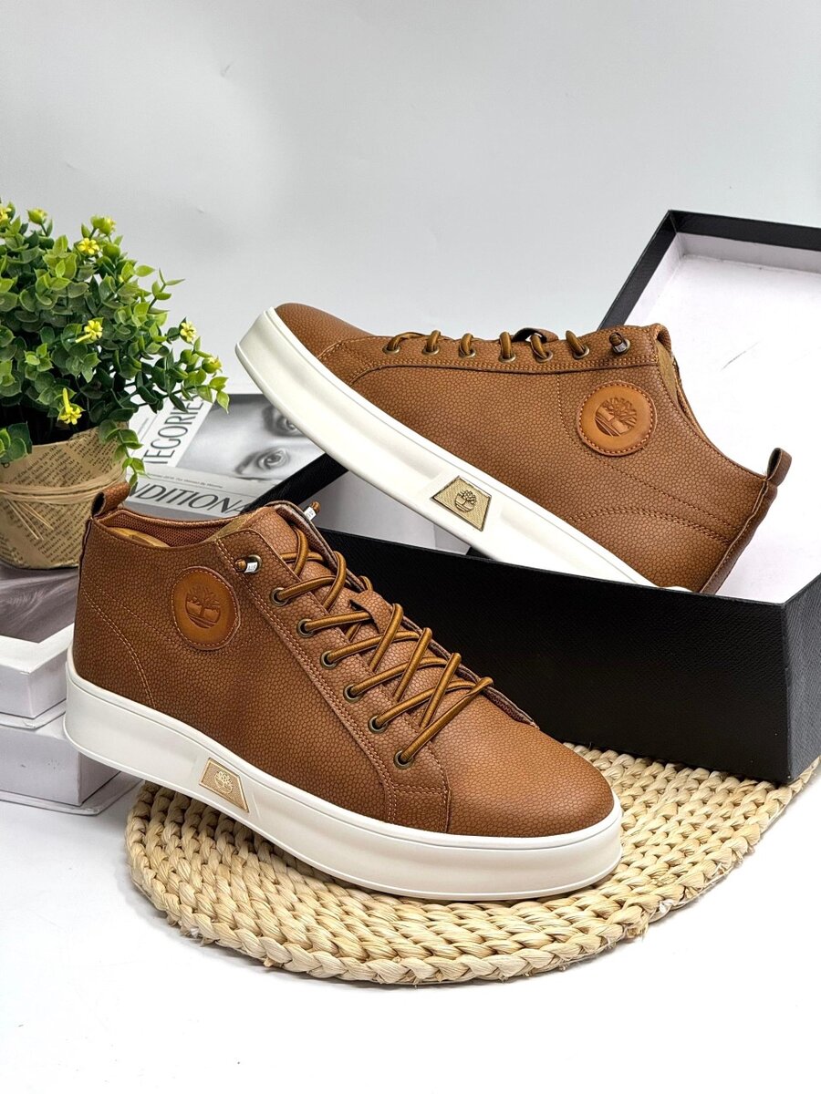TIMBERLAND BROWN AND WHITE