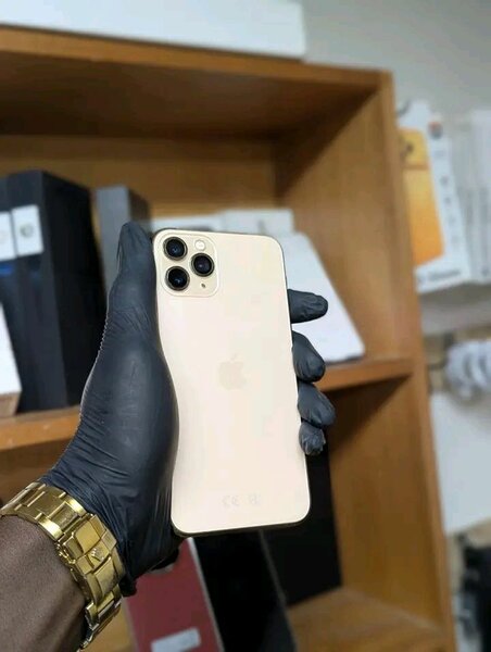 iPhone 12 Pro Max doré