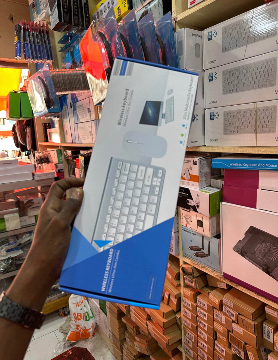 Clavier et Souris Sans Fil Compact