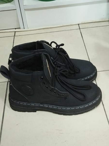 Продаю зимние ботинки ЭКО кожа